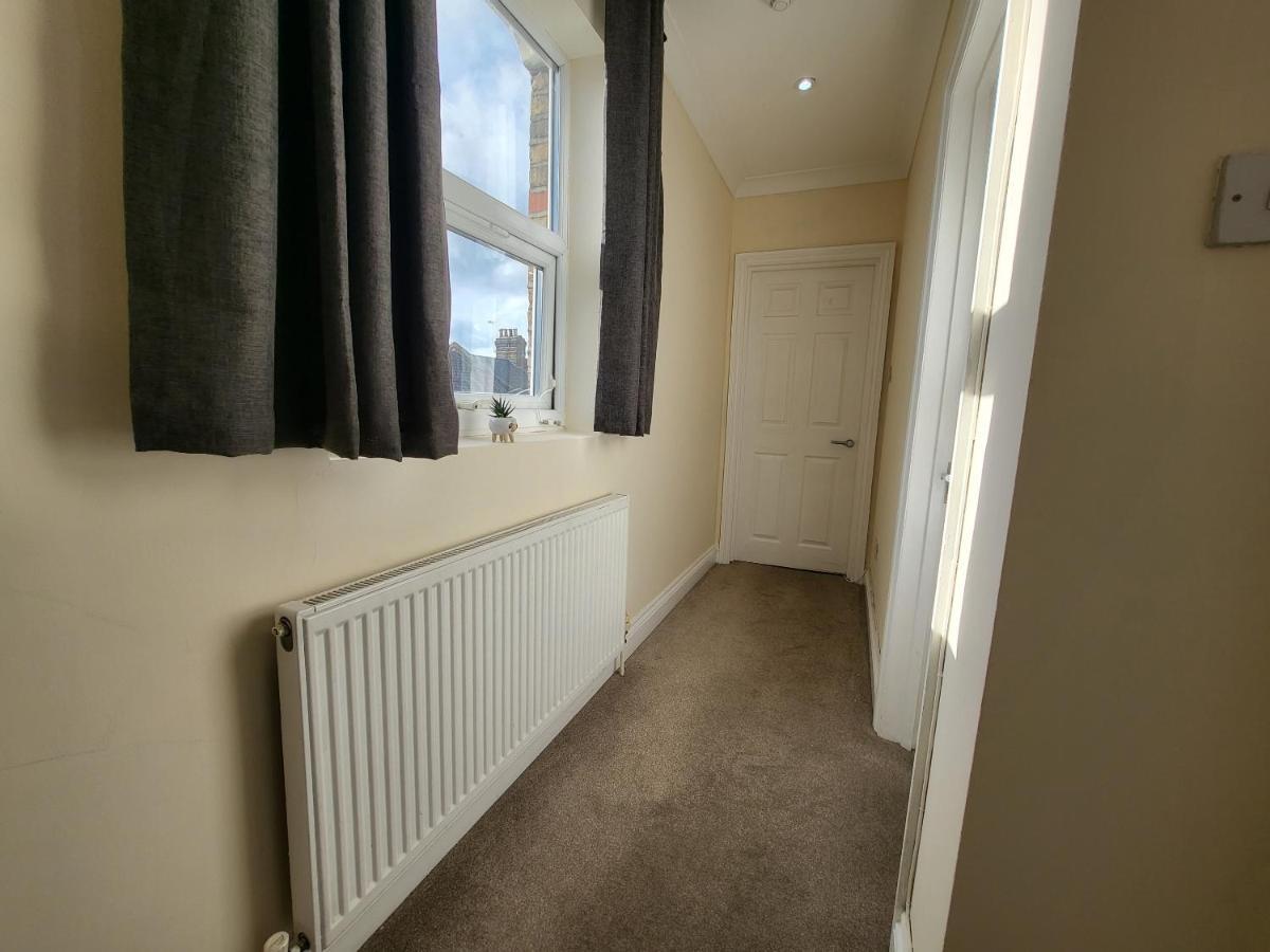 Tooting Bec Central Apartment By London Tube Екстериор снимка