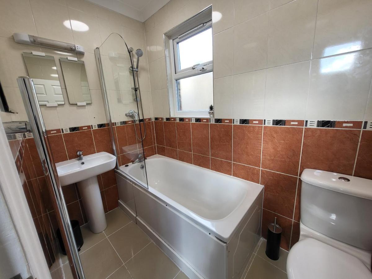 Tooting Bec Central Apartment By London Tube Екстериор снимка
